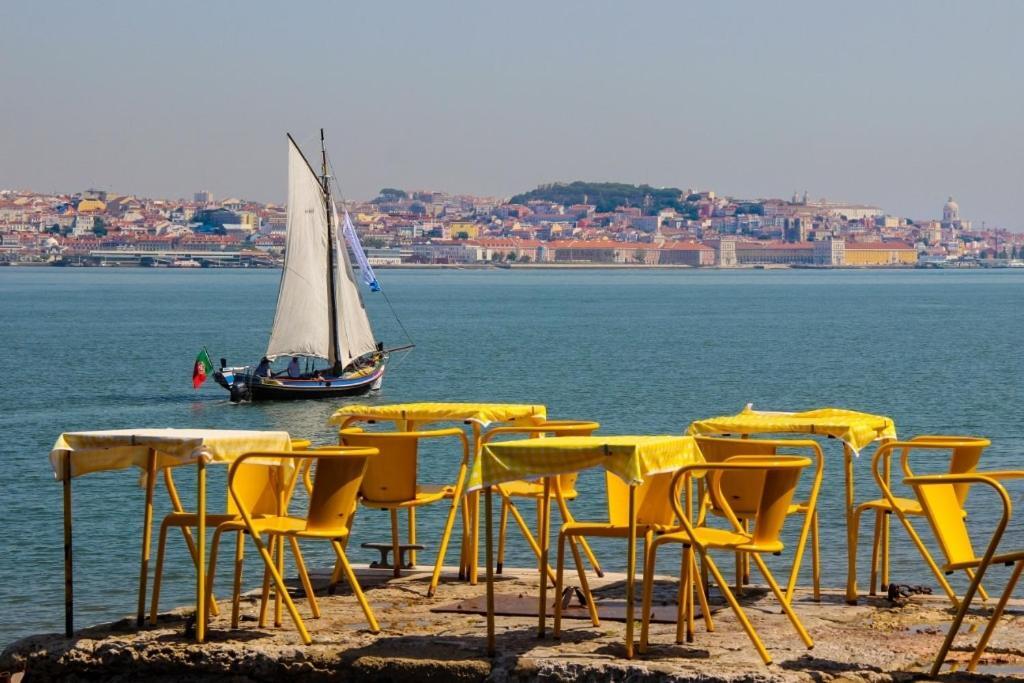 Vista Lisboa Guest Apartments Almada Dış mekan fotoğraf